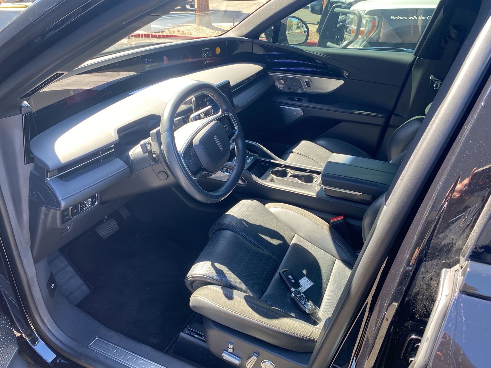 Certified 2024 Lincoln Nautilus Reserve w/ Equipment Group 203A AWD/4WD image 9