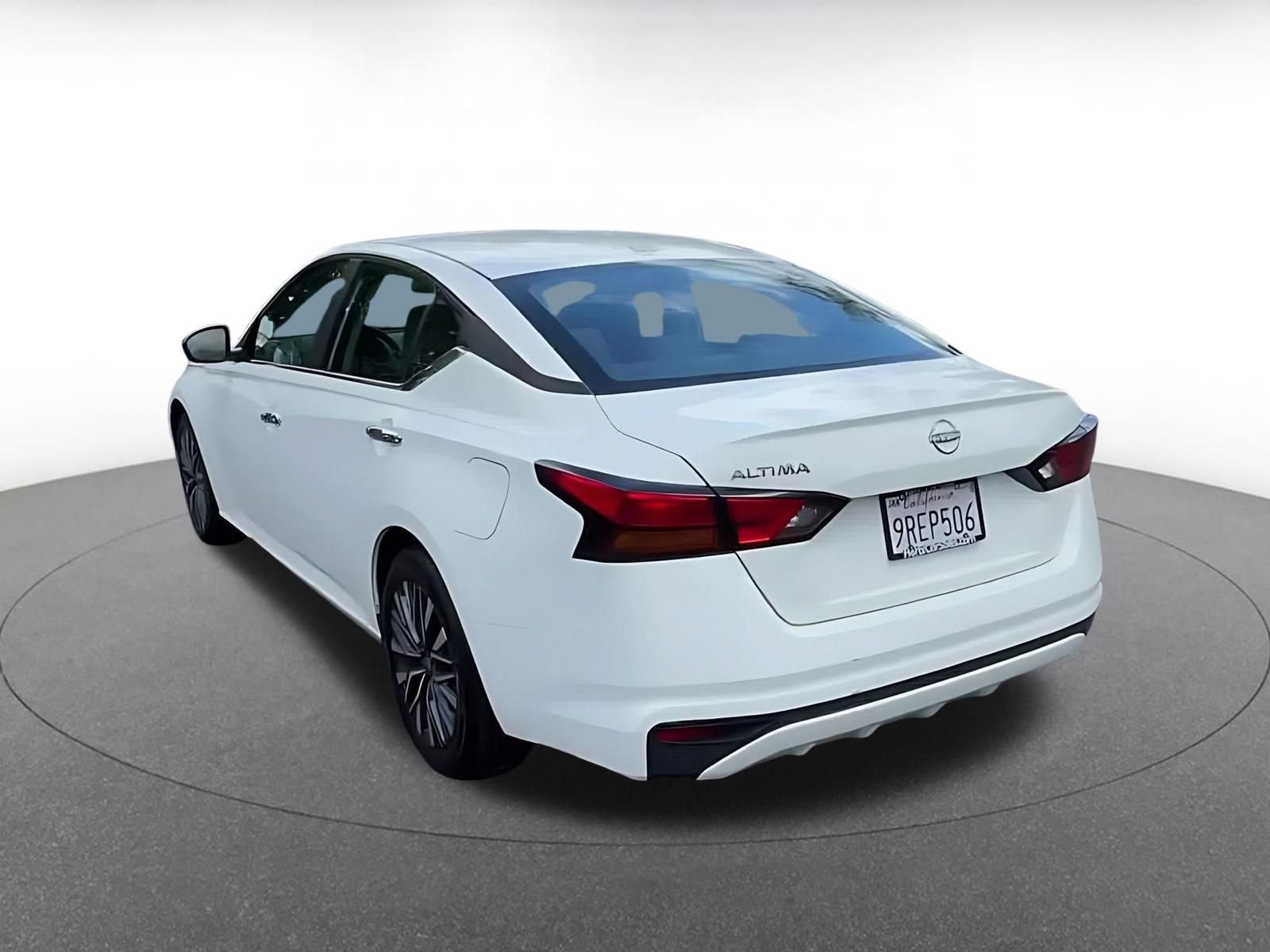 Used 2025 Nissan Altima 2.5 SV FWD image 11