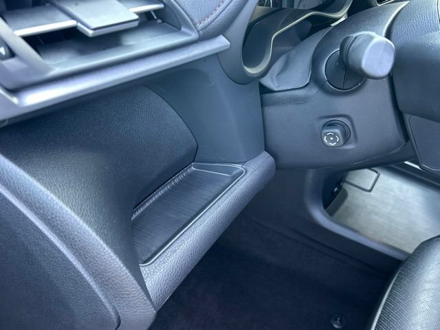 Used 2025 Toyota Sienna Platinum AWD/4WD image 23