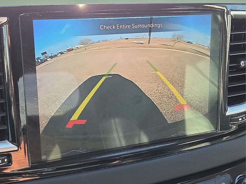 Used 2023 Chrysler Pacifica Touring-L image 21