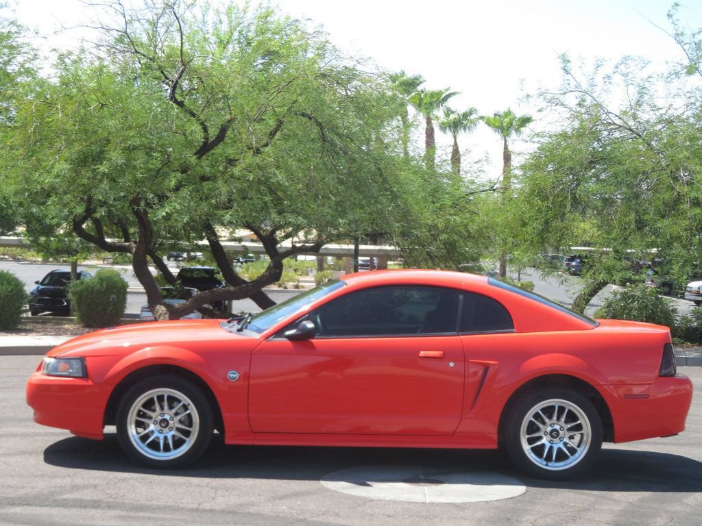 Used 2004 Ford Mustang Coupe RWD image 2