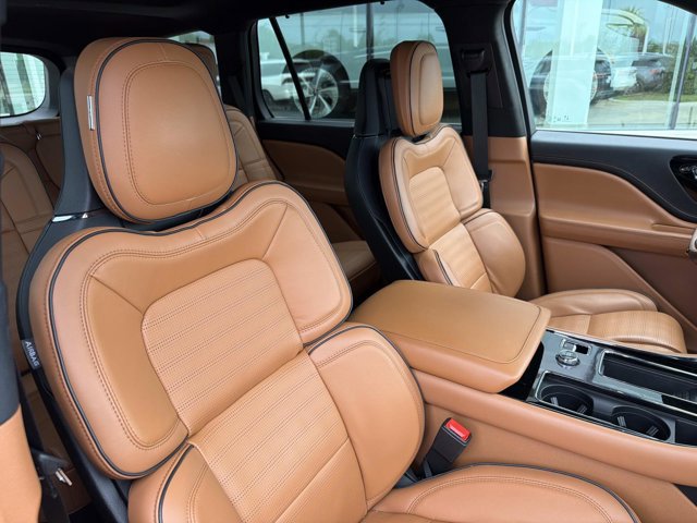 Certified 2025 Lincoln Aviator Black Label AWD/4WD image 21