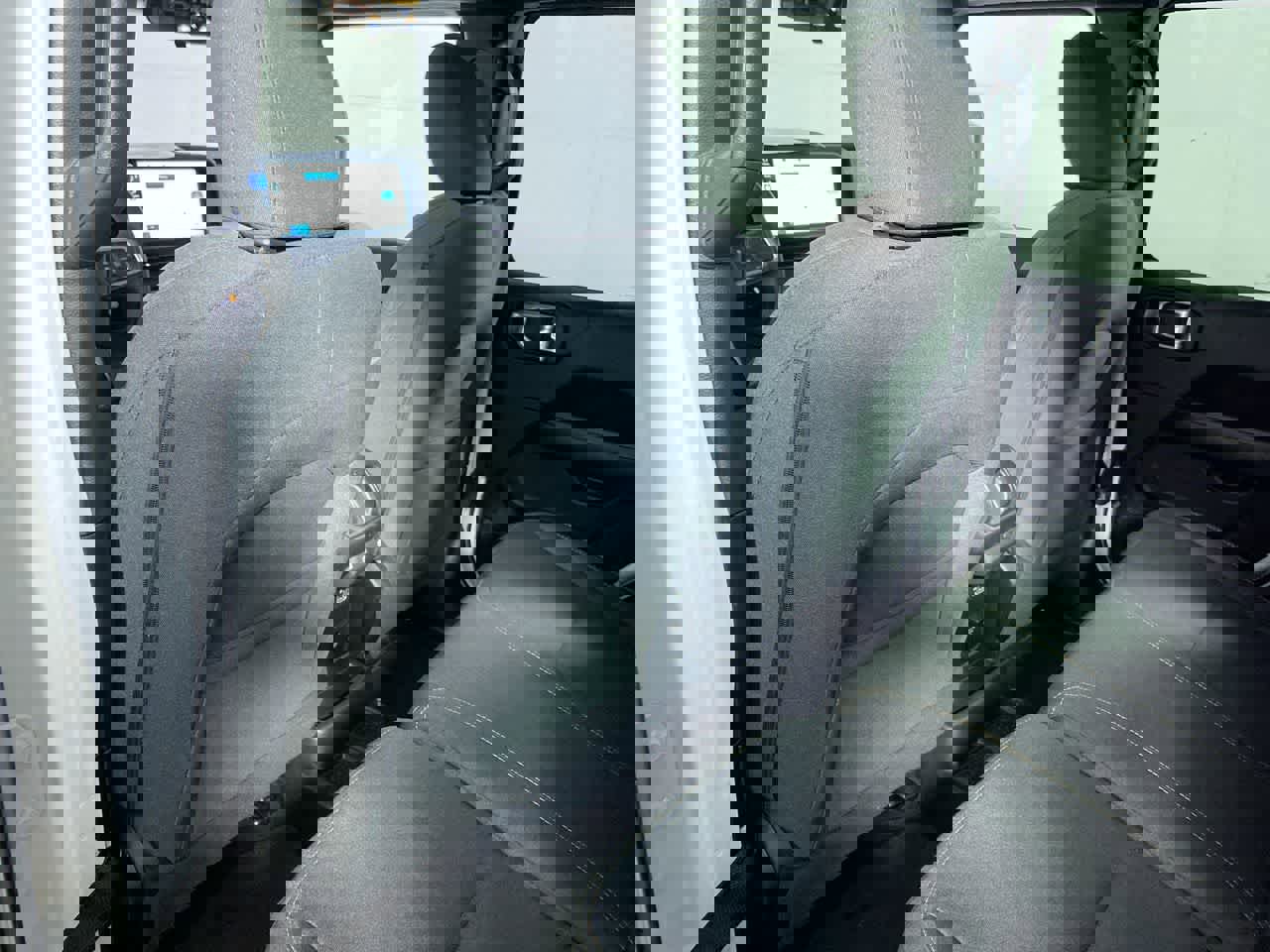 Used 2024 Jeep Wrangler Sahara image 30