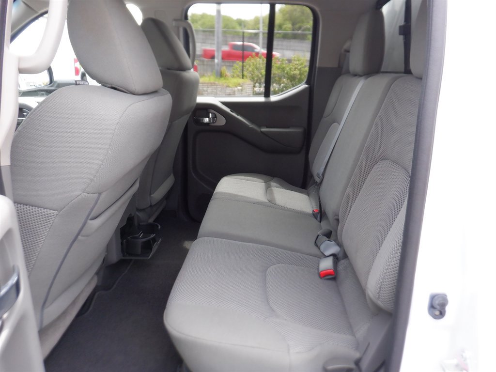 Used 2021 Nissan Frontier SV w/ Midnight Edition Floor Mats image 11