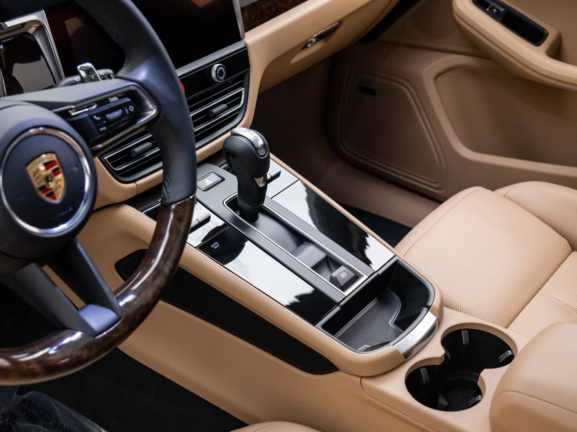 Certified 2025 Porsche Macan image 13