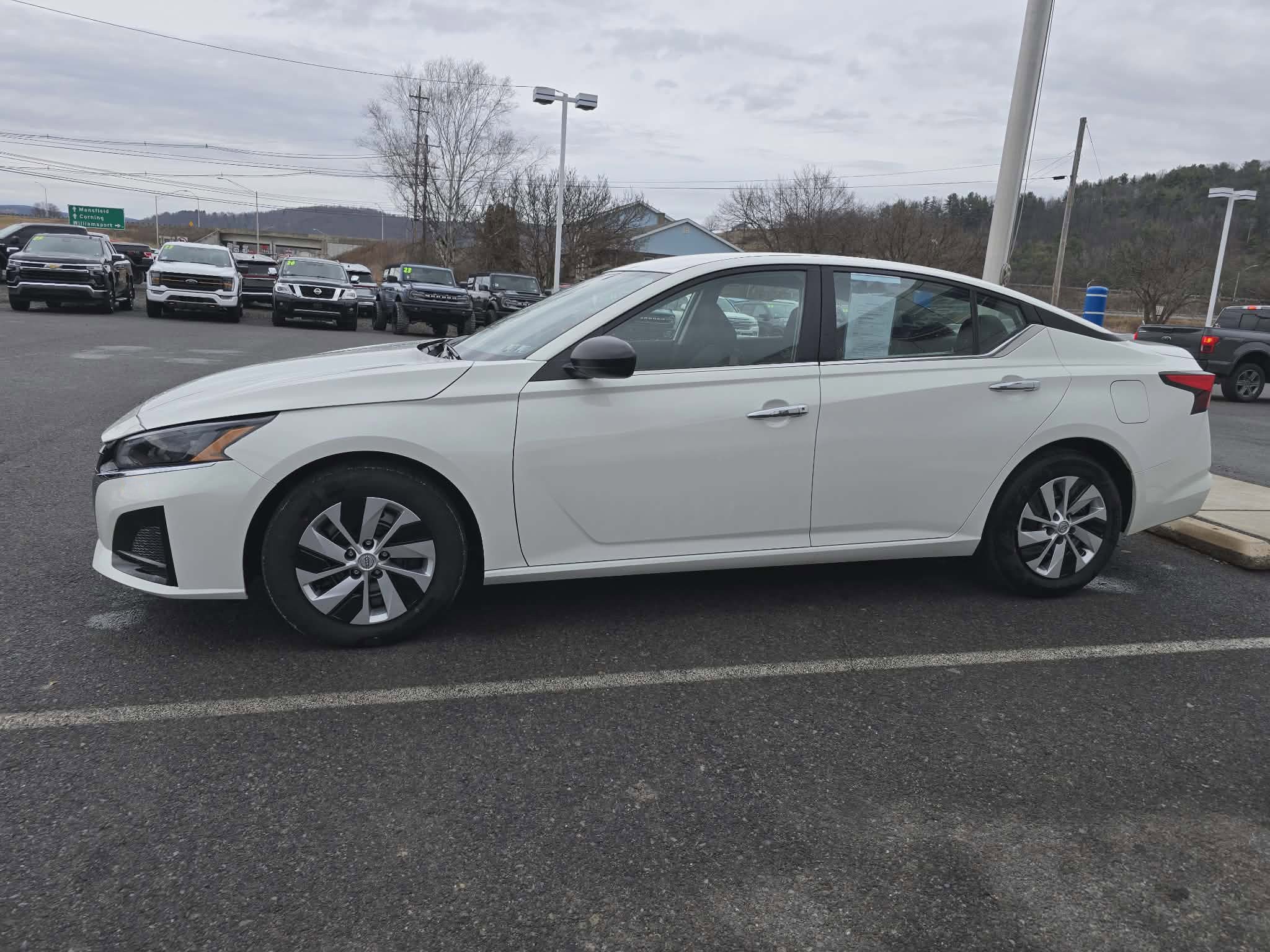 Used 2024 Nissan Altima 2.5 S image 6