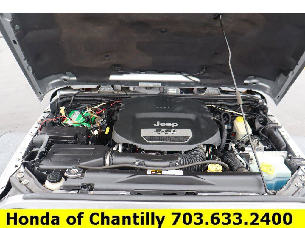 Used 2013 Jeep Wrangler Unlimited Sahara w/ Connectivity Group image 30