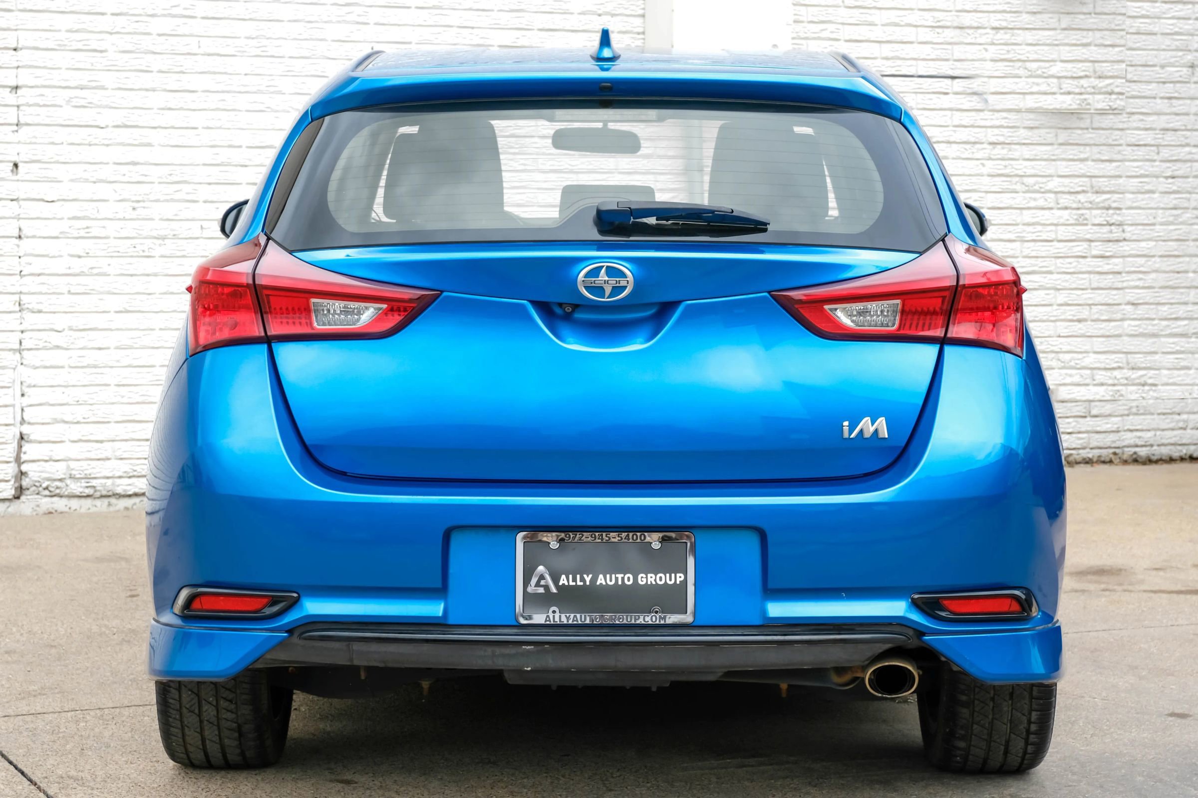 Used 2016 Scion iM Hatchback 4D image 8