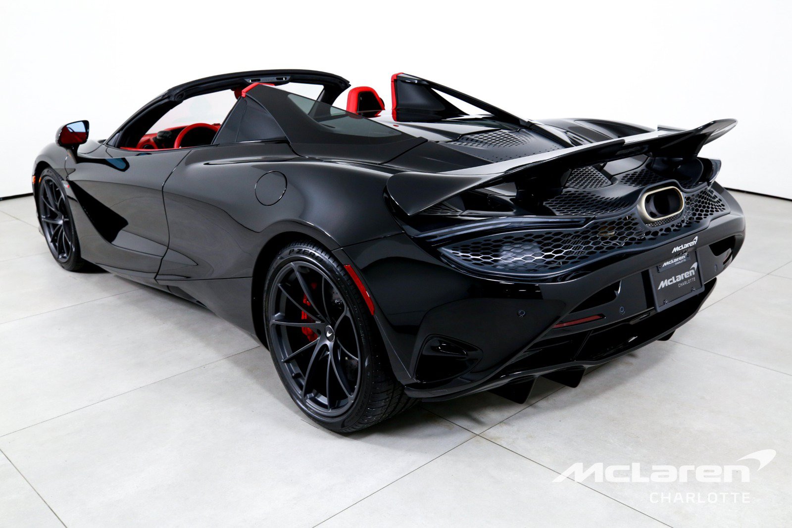 Used 2026 McLaren 750S Spider RWD image 8