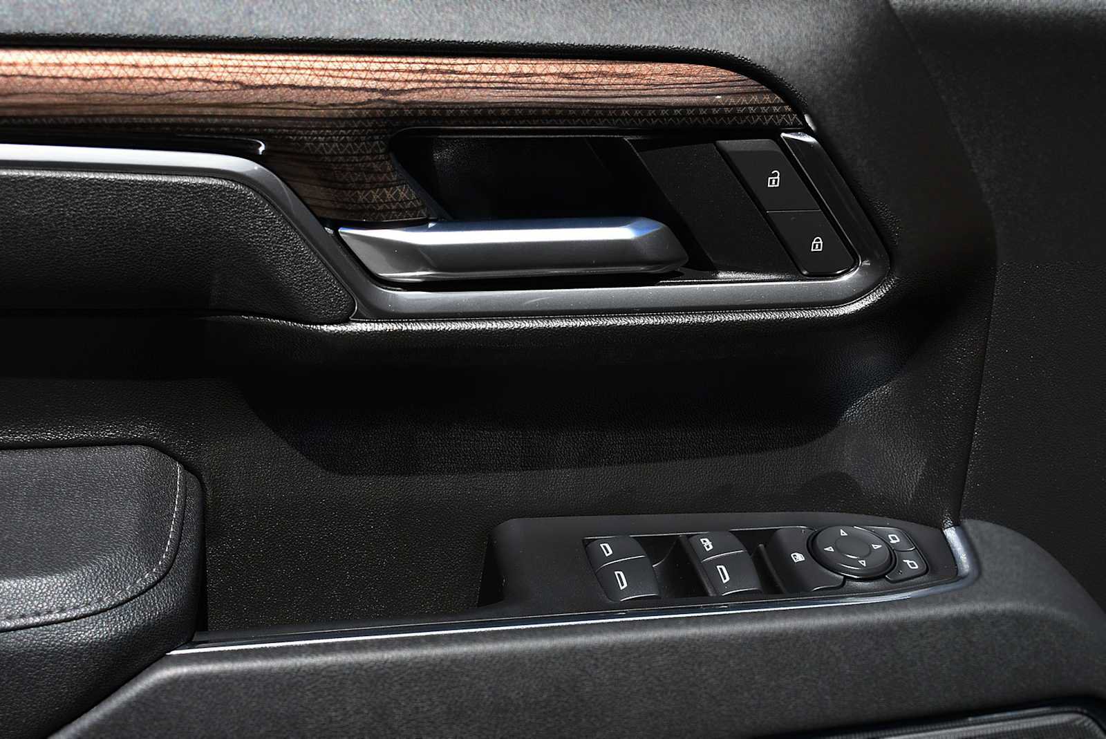 Used 2024 Chevrolet Silverado 1500 LT Trail Boss w/ LT Trail Boss Premium Package AWD/4WD image 23