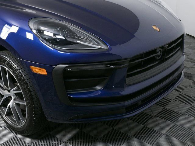 Certified 2025 Porsche Macan AWD image 39