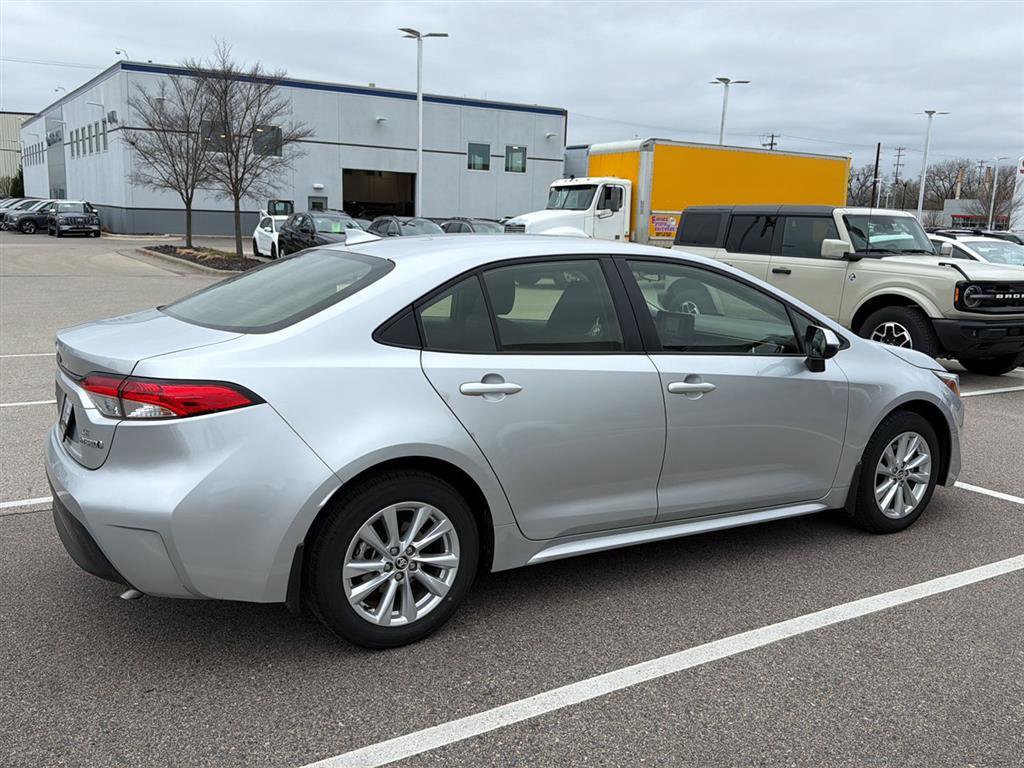 Used 2024 Toyota Corolla LE w/ LE Convenience Package FWD image 3