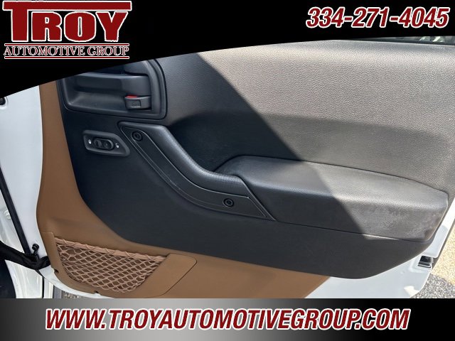 Used 2017 Jeep Wrangler Unlimited Rubicon w/ Connectivity Group image 27