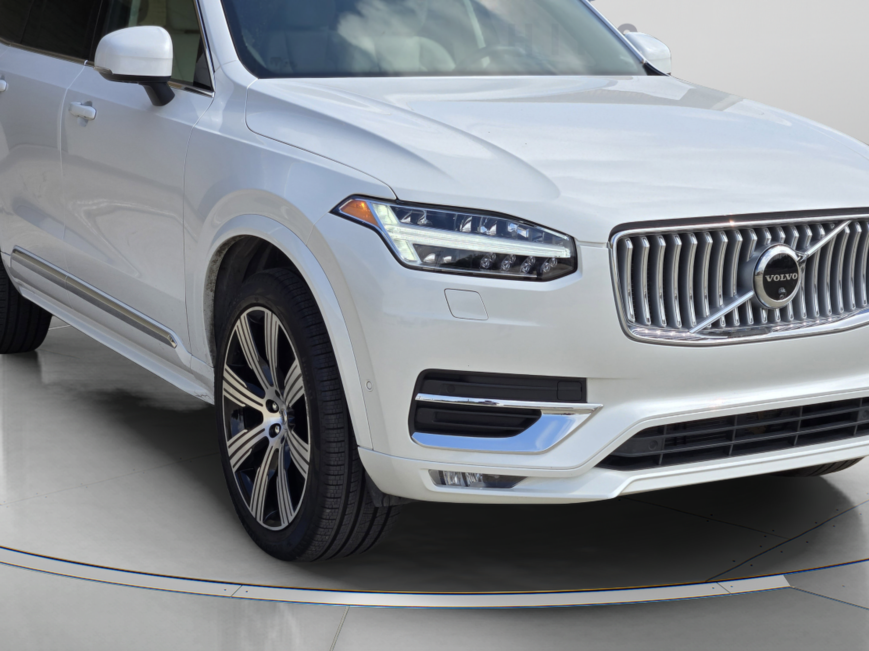 Certified 2025 Volvo XC90 B6 Ultra w/ Protection Package Premier AWD/4WD image 9
