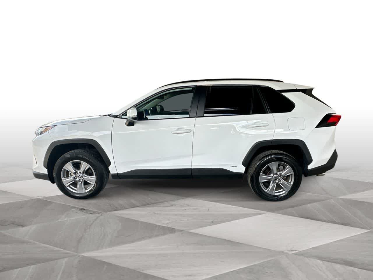 Used 2025 Toyota RAV4 LE AWD/4WD image 5