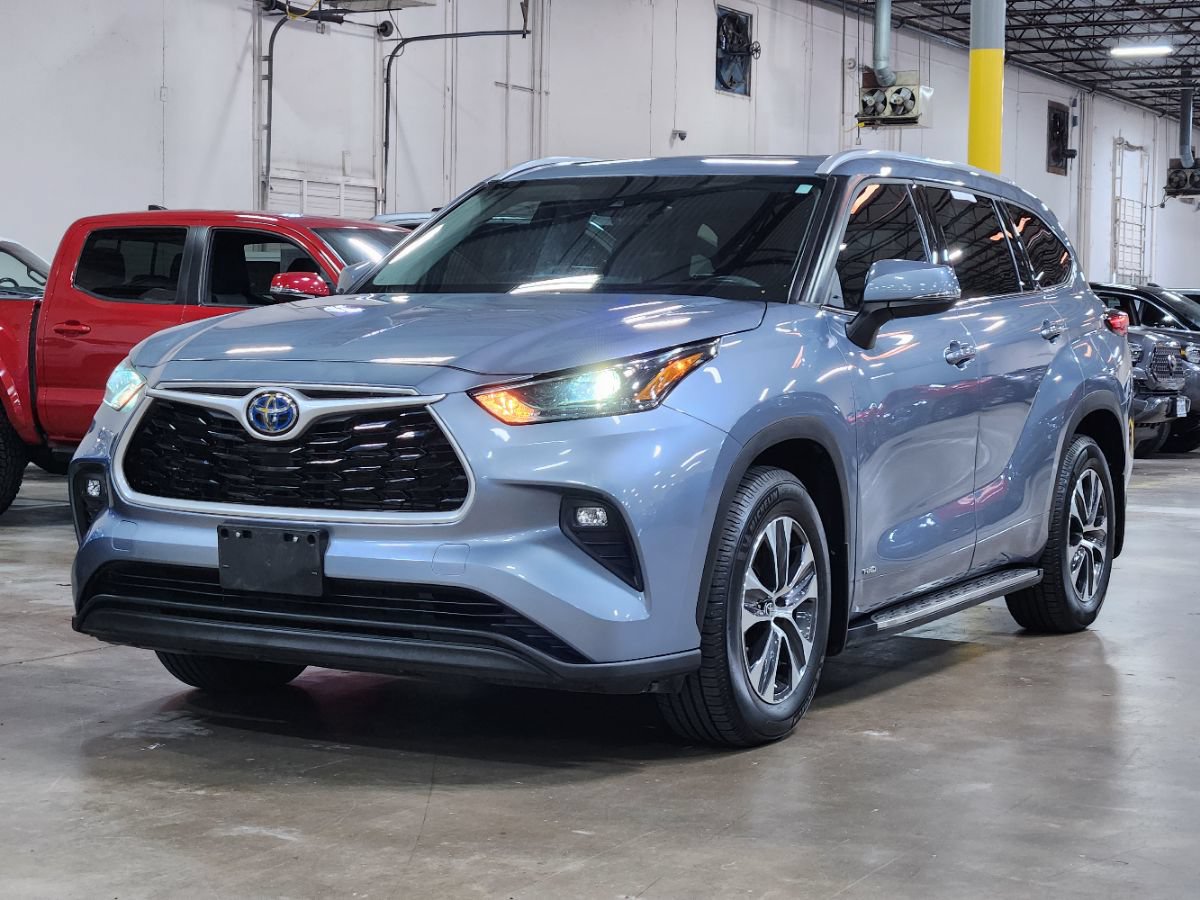 Used 2022 Toyota Highlander XLE AWD/4WD image 4