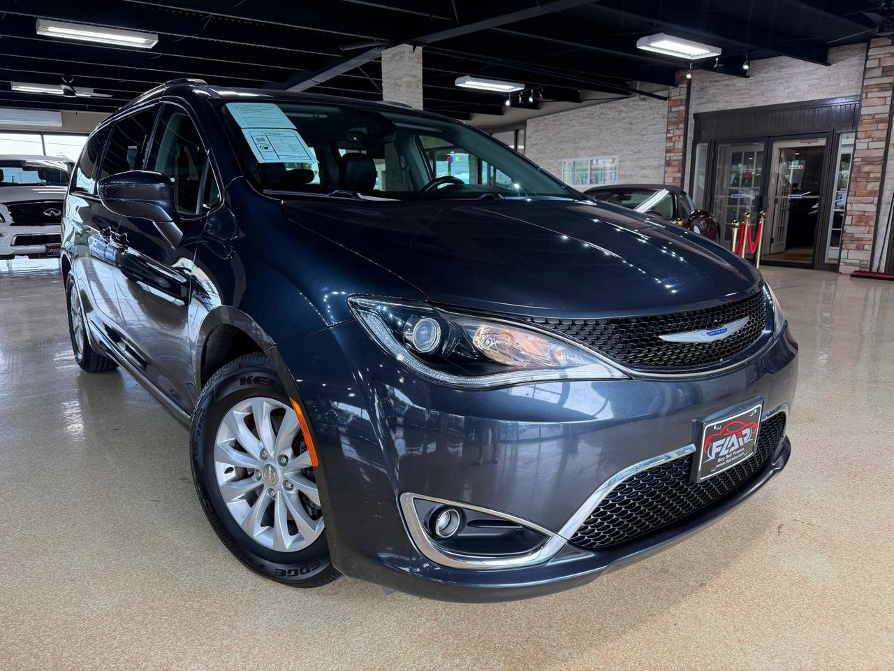 Used 2019 Chrysler Pacifica Touring-L image 1