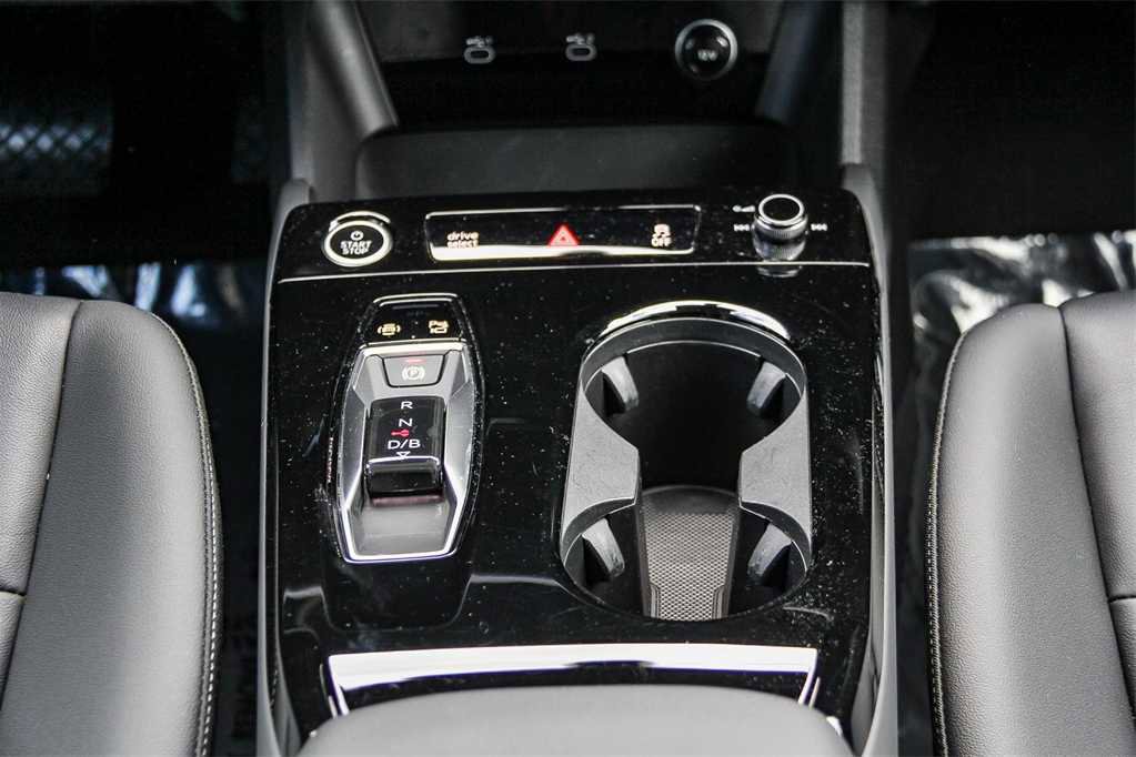 Used 2025 Audi Q6 e-tron Premium w/ Convenience Package image 13