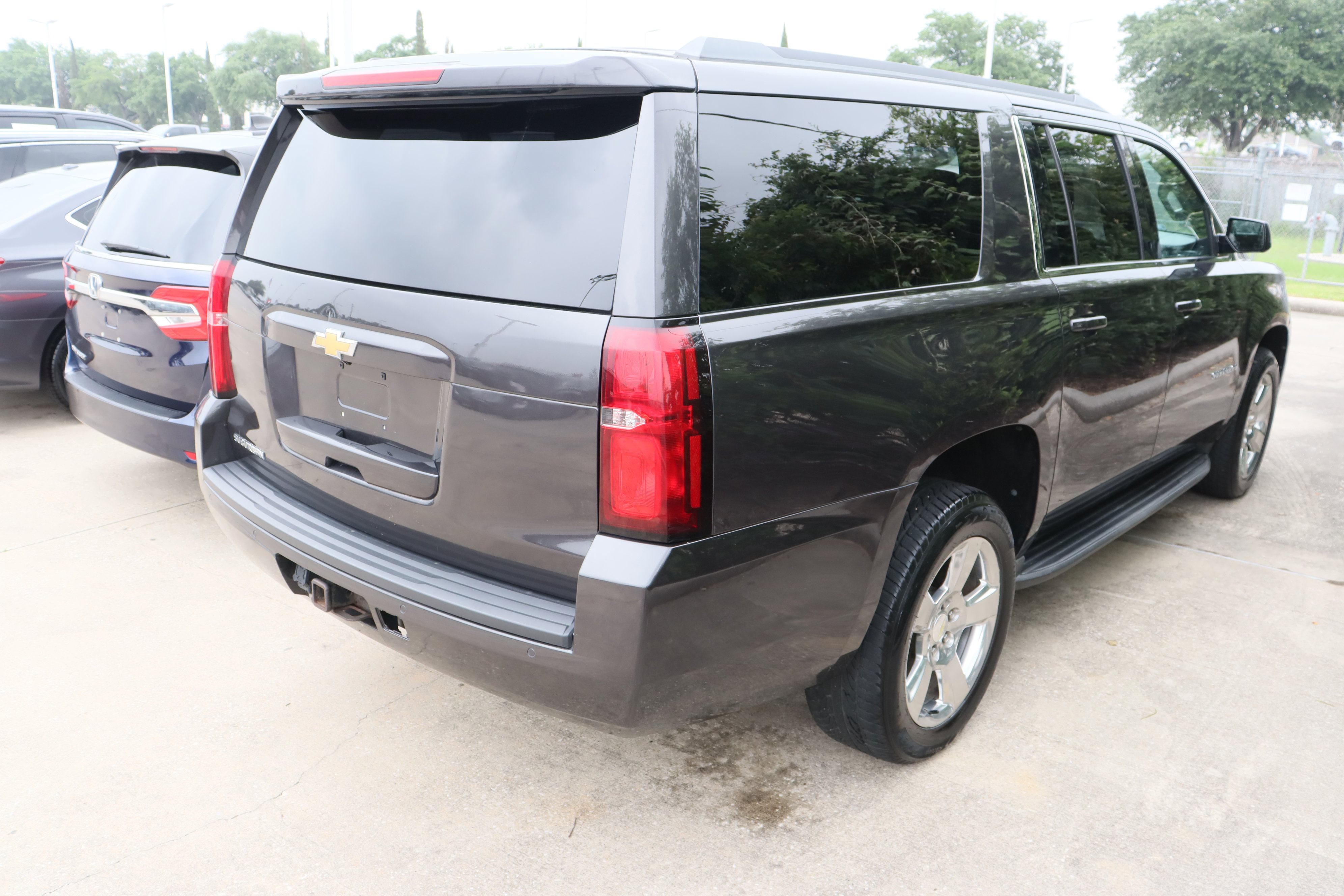 Used 2017 Chevrolet Suburban LS RWD image 11