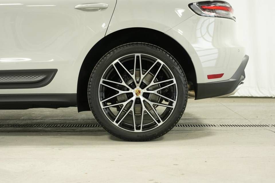New 2026 Porsche Macan AWD/4WD image 42