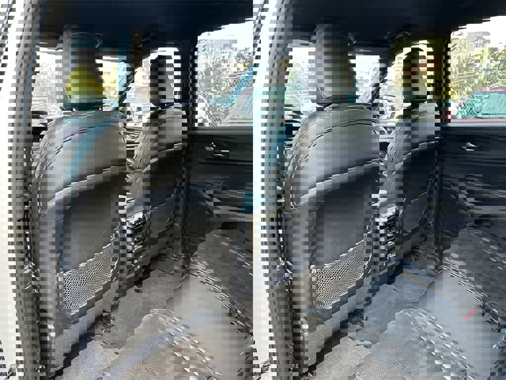 Used 2024 Jeep Grand Cherokee L Laredo image 12