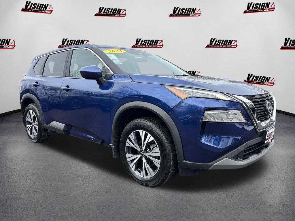 Used 2023 Nissan Rogue SV image 3