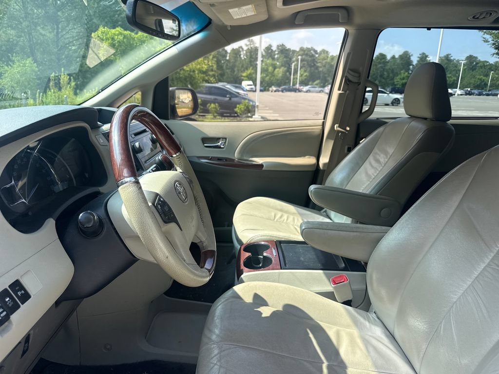 Used 2011 Toyota Sienna Limited FWD image 12