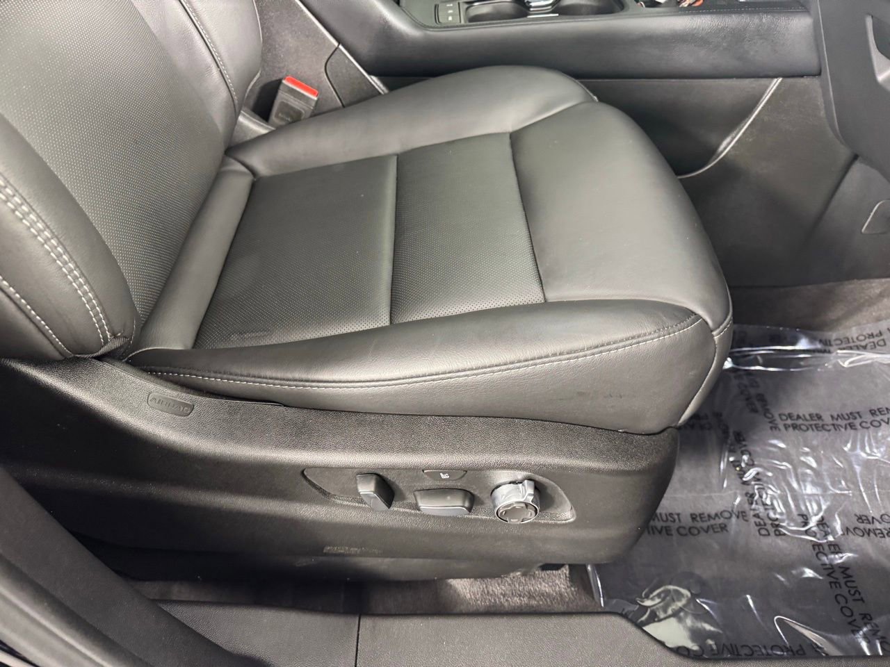 Used 2025 Cadillac XT4 Premium Luxury image 34