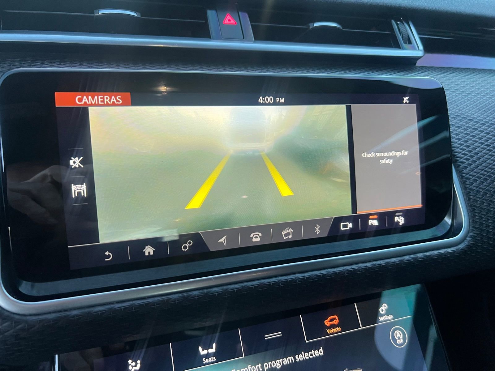 Used 2019 Land Rover Range Rover Velar R-Dynamic SE image 36