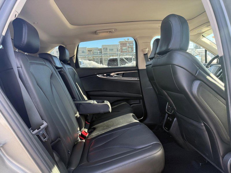 Used 2023 Lincoln Nautilus Reserve image 13