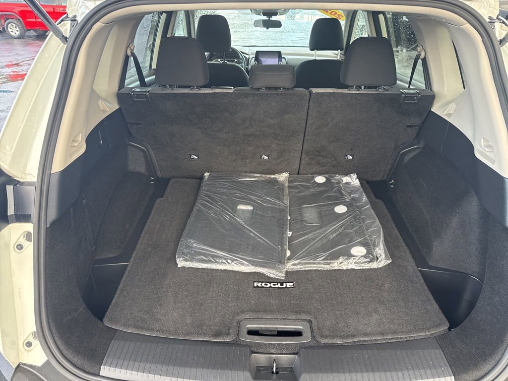 Used 2023 Nissan Rogue SV image 18