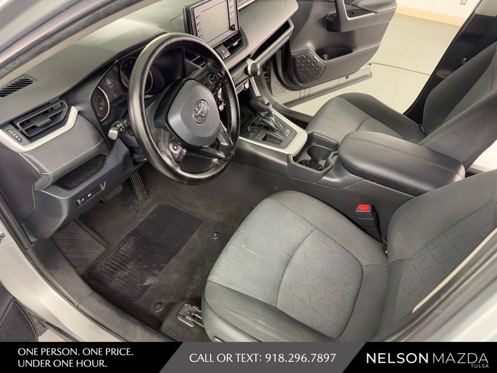 Used 2020 Toyota RAV4 XLE FWD image 20
