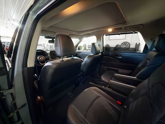 Used 2022 Nissan Pathfinder Platinum AWD/4WD image 9