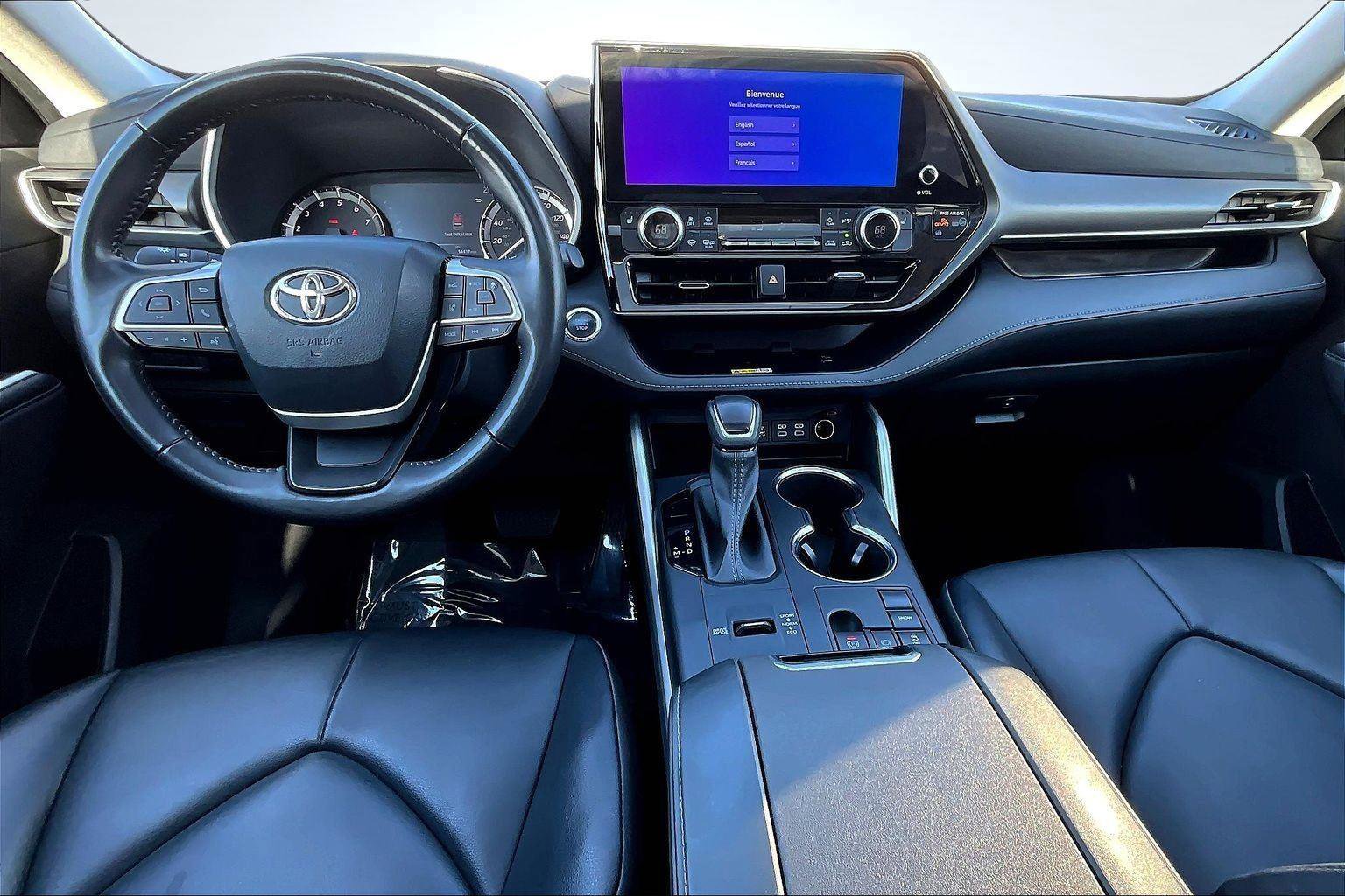 Used 2023 Toyota Highlander XLE image 16