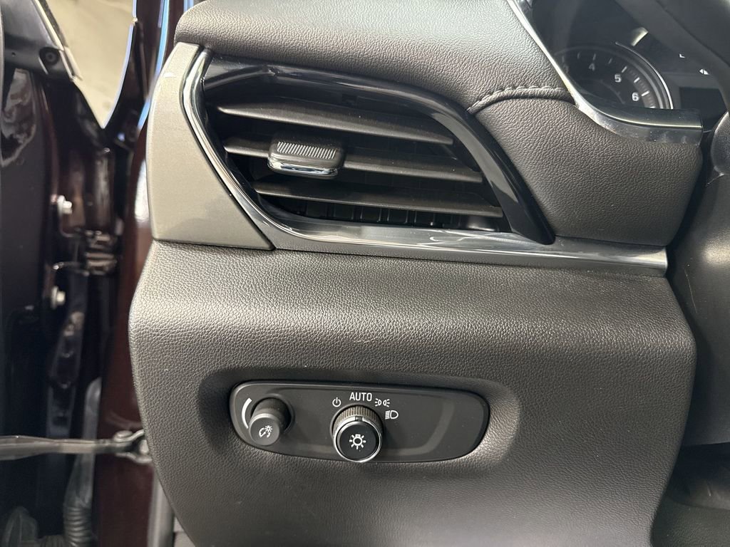 Certified 2023 Chevrolet Traverse LT image 24