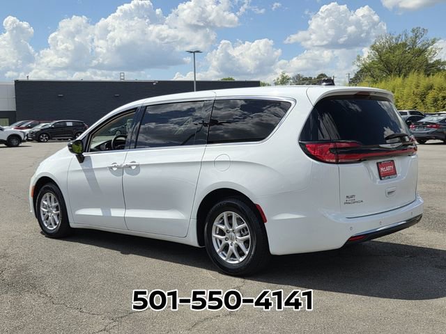 Used 2024 Chrysler Pacifica Touring-L image 3