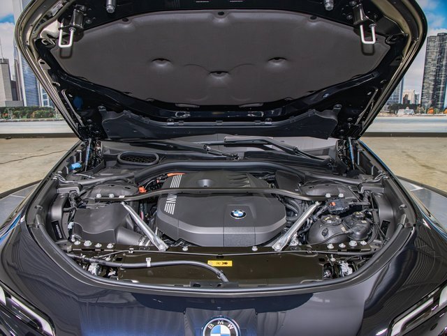 New 2026 BMW 750e xDrive image 5