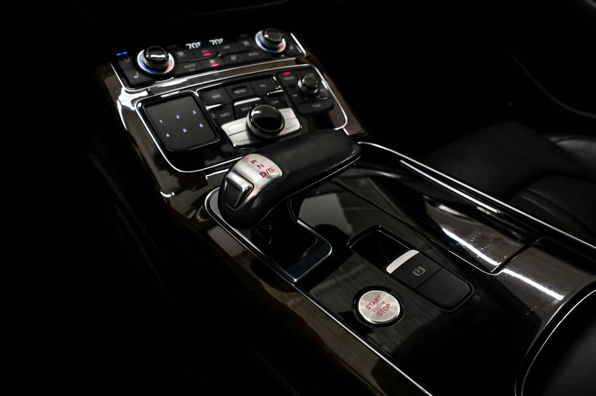 Used 2014 Audi A8 L 4.0T image 25