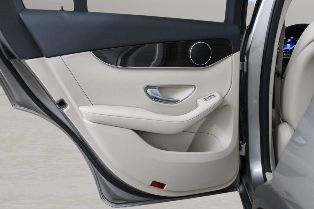 Used 2022 Mercedes-Benz GLC 300 image 24