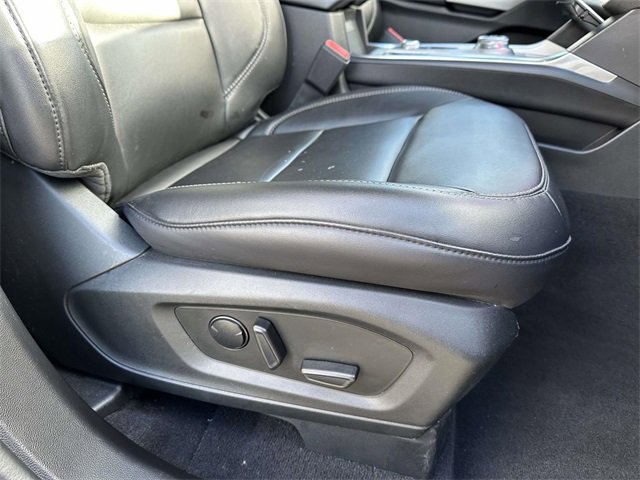Used 2023 Ford Explorer XLT w/ Equipment Group 202A image 9