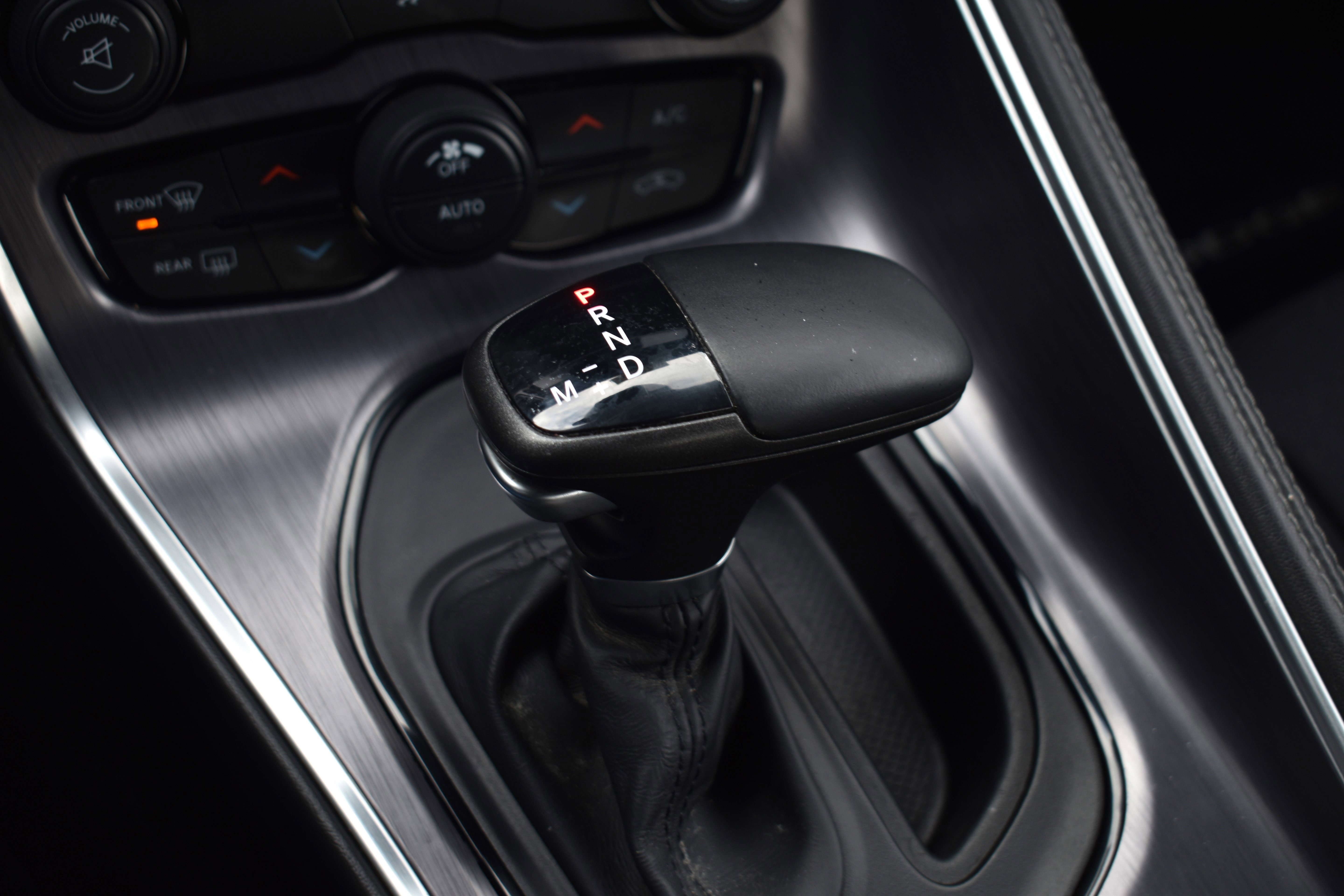 Used 2015 Dodge Challenger SXT image 21