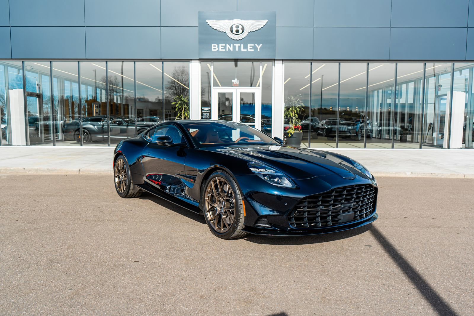Used 2025 Aston Martin Vanquish image 18