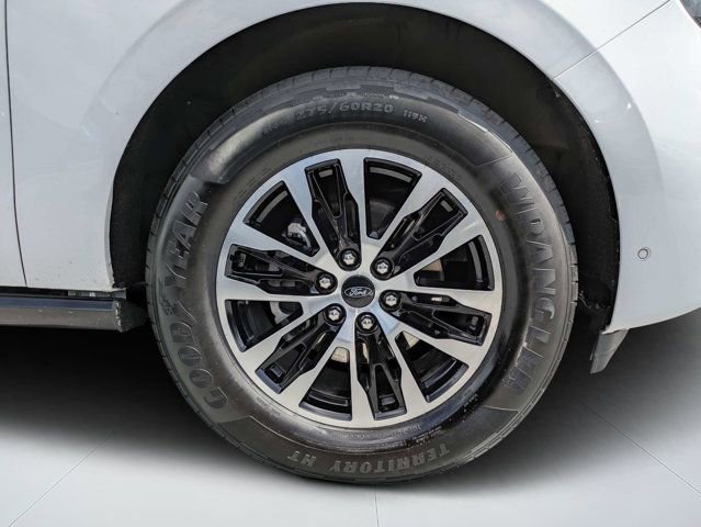 Used 2025 Ford Expedition Platinum AWD/4WD image 10