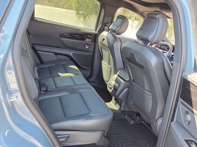 Used 2025 Lincoln Nautilus Reserve w/ Jet Appearance Package image 15