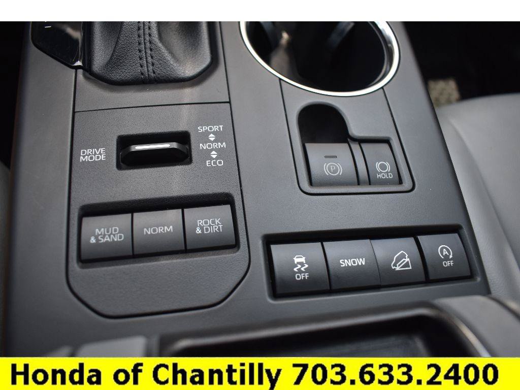 Used 2022 Toyota Highlander XLE AWD/4WD image 18
