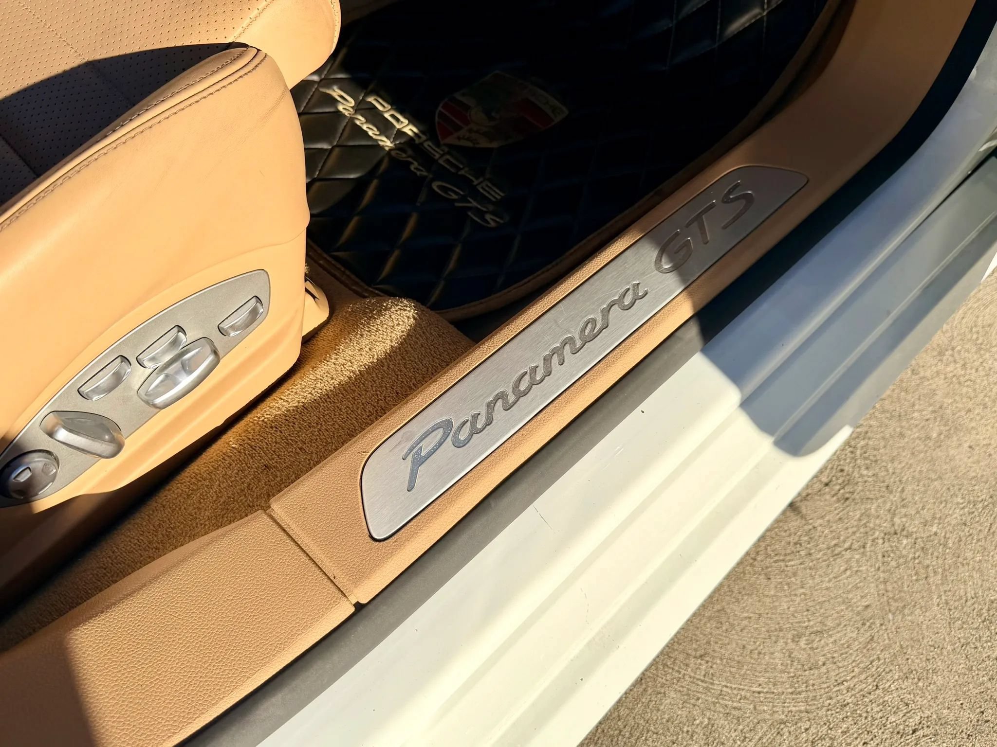 Used 2015 Porsche Panamera GTS AWD/4WD image 33