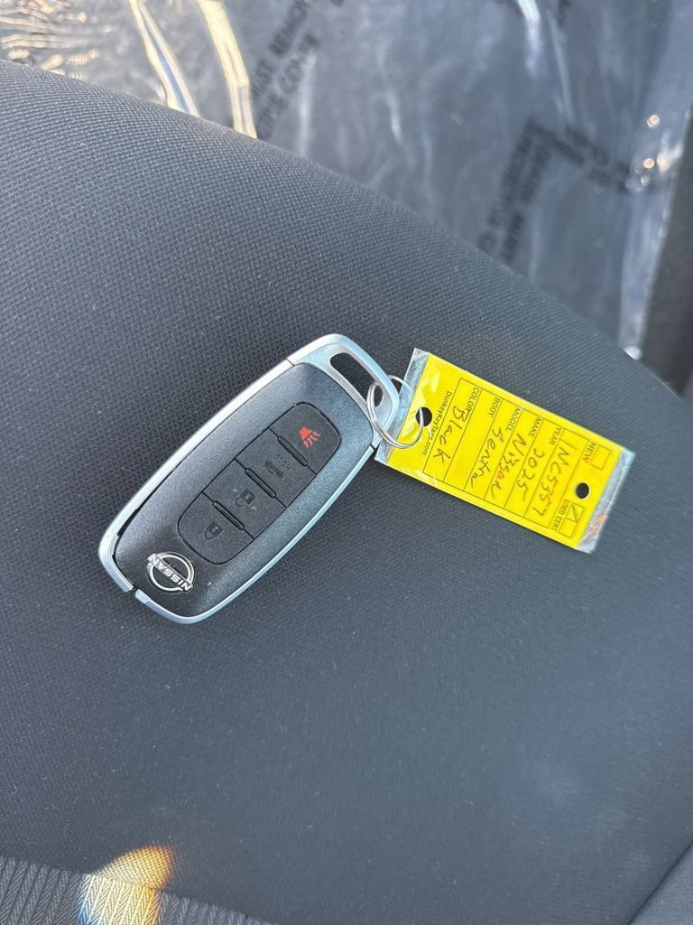 Used 2025 Nissan Sentra SV FWD image 29