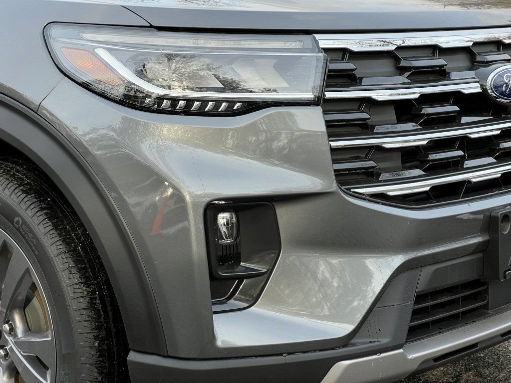 New 2026 Ford Explorer Active w/ Active Comfort Package AWD/4WD image 2
