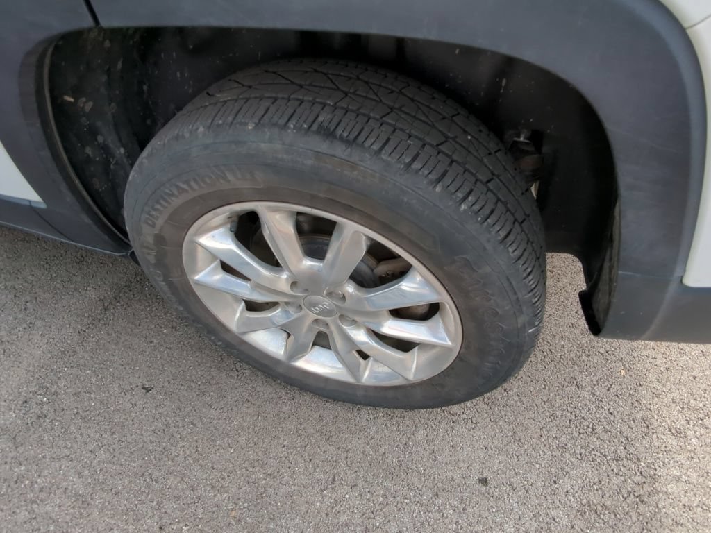 Used 2016 Jeep Cherokee Limited AWD/4WD image 5