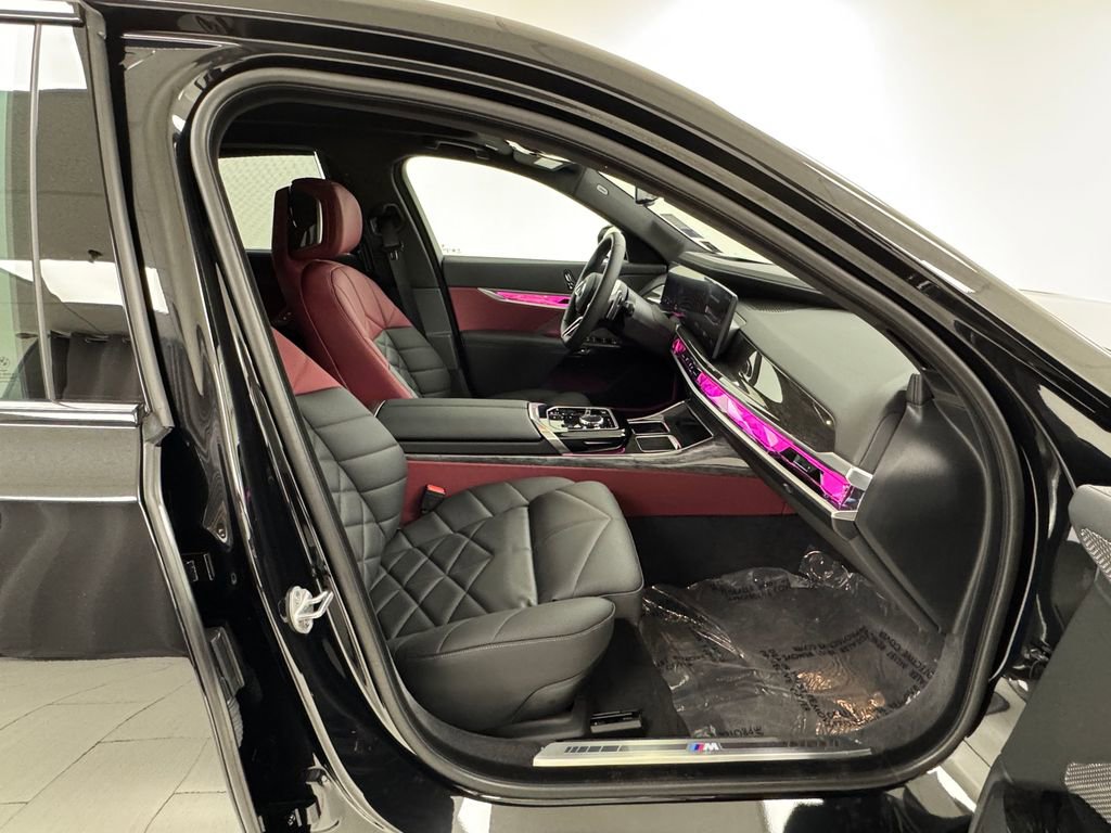 Used 2025 BMW 740i xDrive image 14